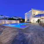 Pool House Luka Apartment *