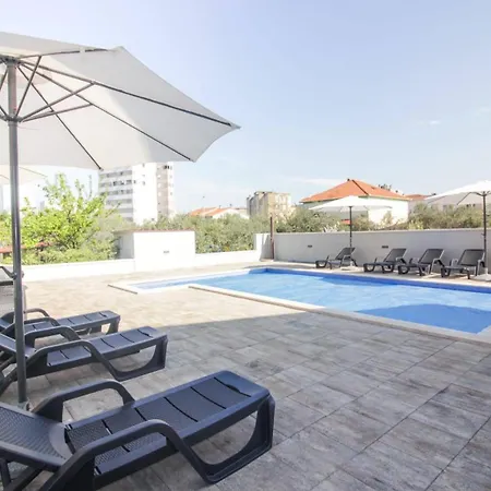 Pool House Luka Apartment