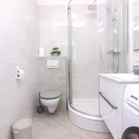 Apartment Pool House Luka *