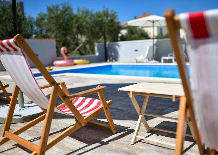 Pool House Luka * زادار