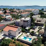 Pool House Luka Apartamento *
