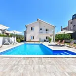 Apartamento Pool House Luka
