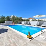Pool House Luka