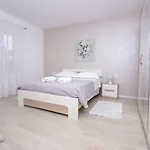 Pool House Luka Apartamento *