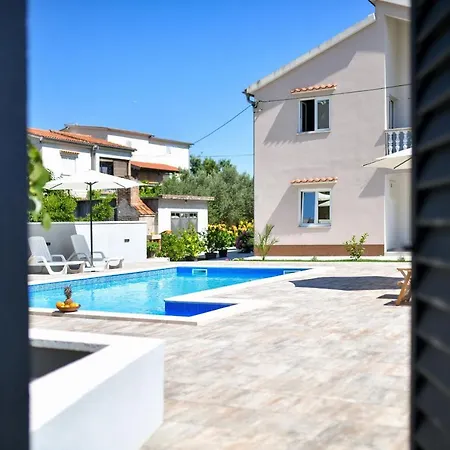 Апартаменты Pool House Luka