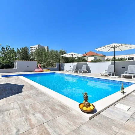 Pool House Luka