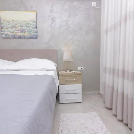 Pool House Luka Апартаменты Задар