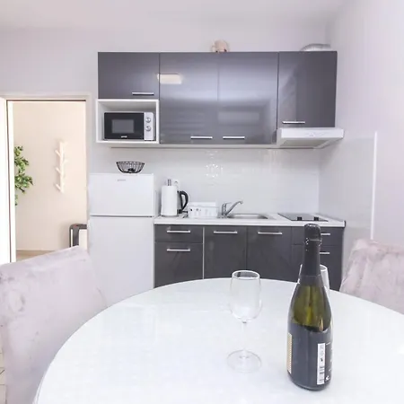 Апартаменты Pool House Luka *