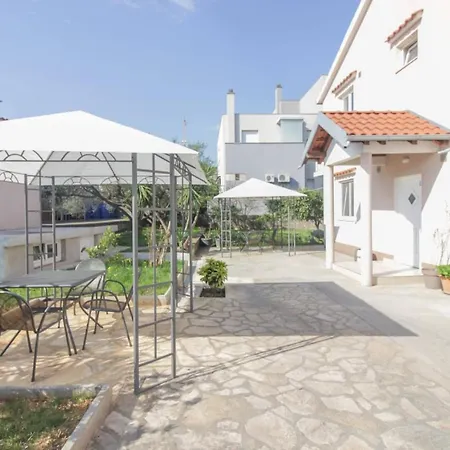Pool House Luka *