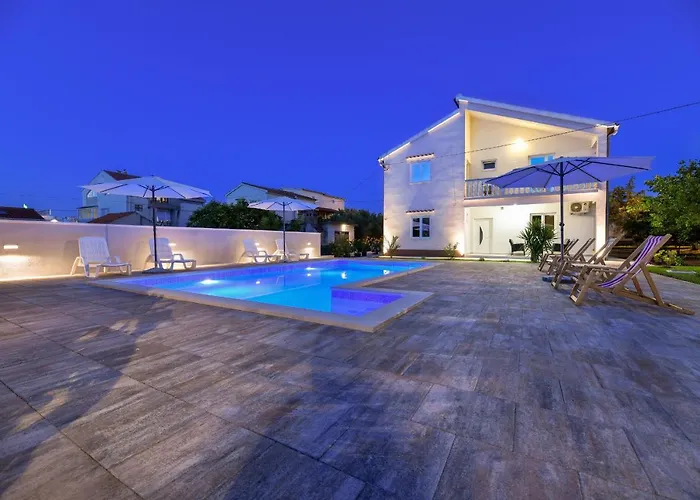 Pool House Luka Appartamento *