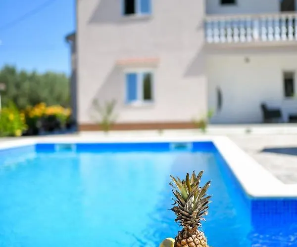 Pool House Luka Appartamento *