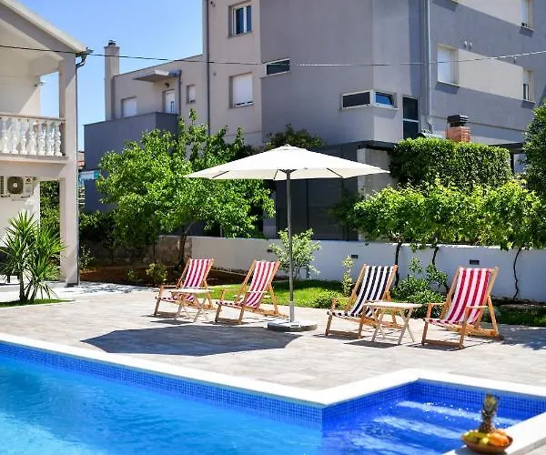 Pool House Luka * Zara