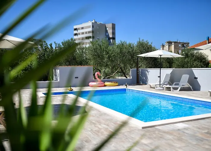 Pool House Luka * Zara