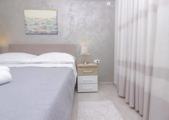 Pool House Luka Appartamento Zara