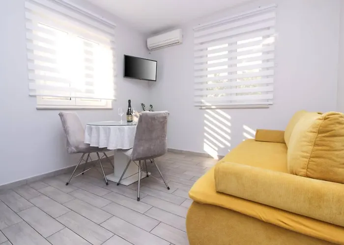 Appartamento Pool House Luka Zara