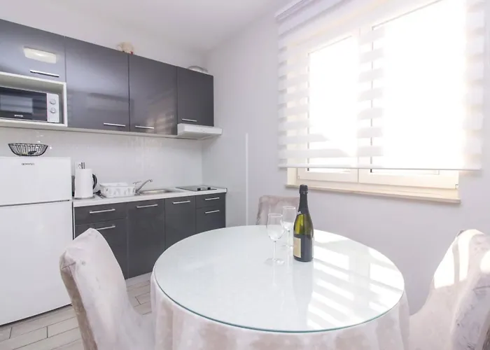 Pool House Luka Zara