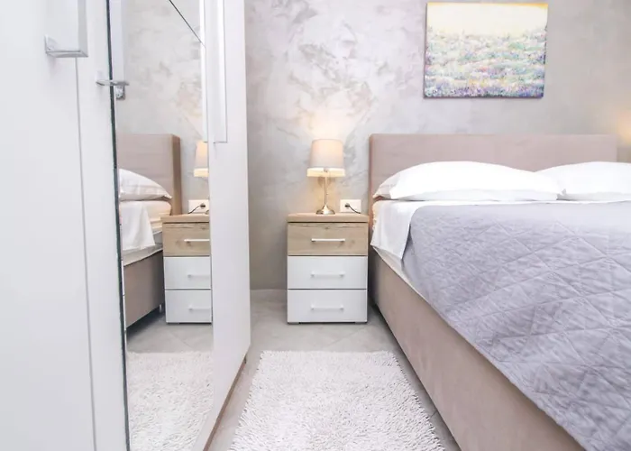 Appartamento Pool House Luka