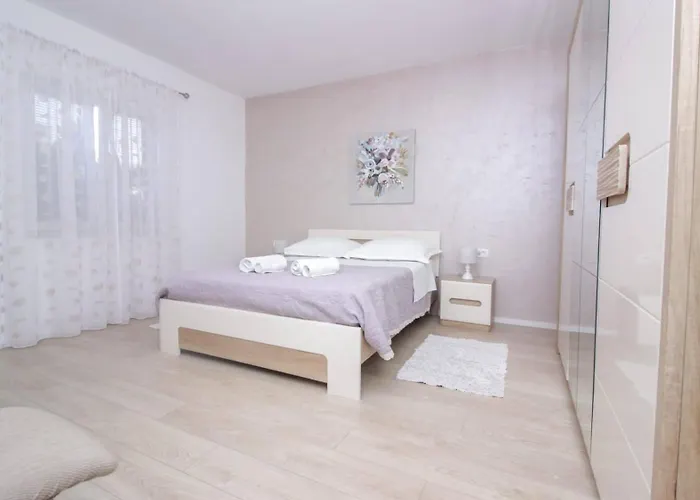 Pool House Luka Appartamento *