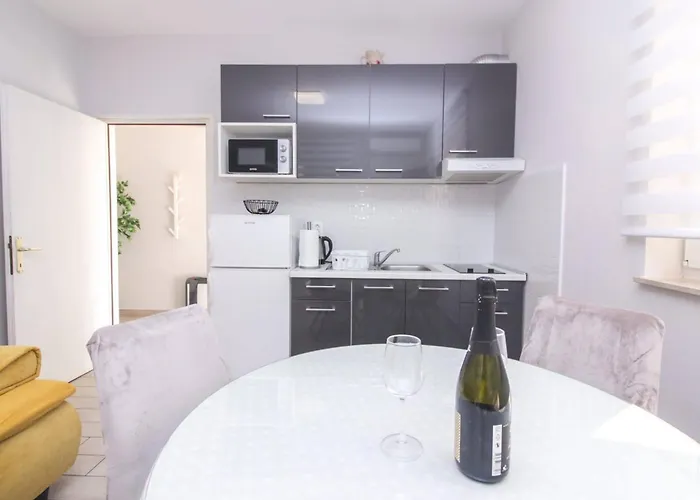 Appartamento Pool House Luka *