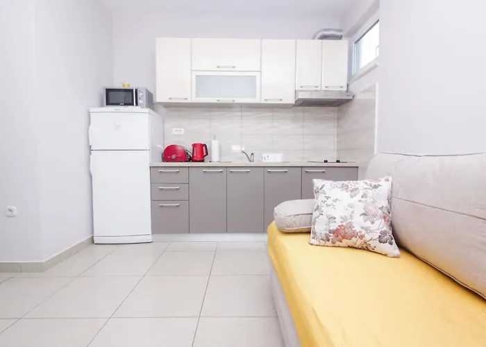 Appartamento Pool House Luka Zara