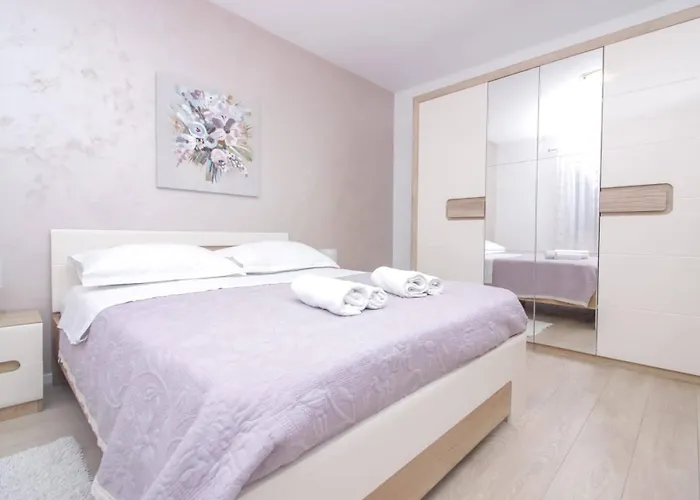 Pool House Luka * Zara