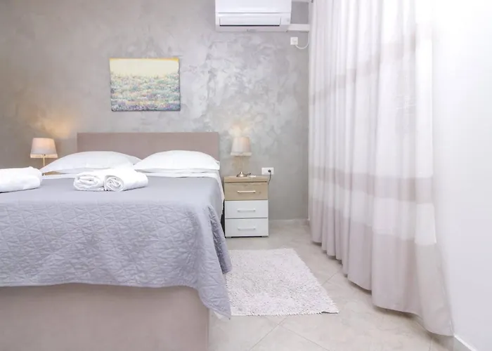 Pool House Luka Appartamento *