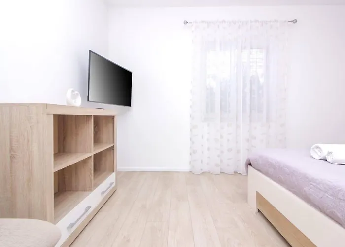 Appartamento Pool House Luka *